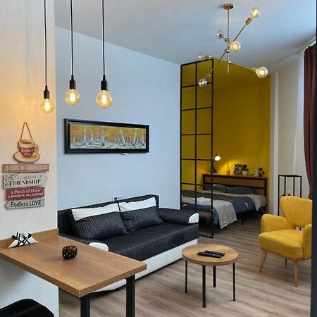 Ora-Prn, Studio Apartment In The City Centre 프리슈티나 외부 사진